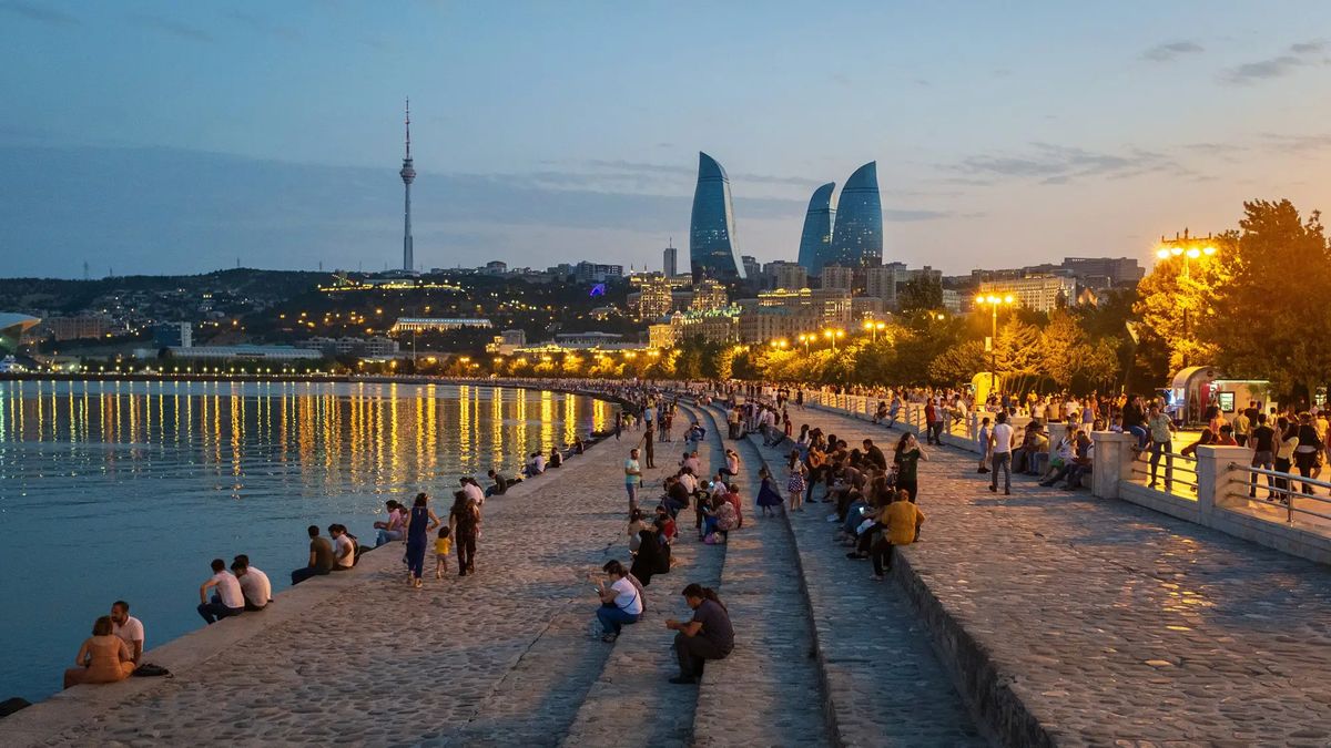 Baku Walking City Tour Nizami Street & Boulevard Experience